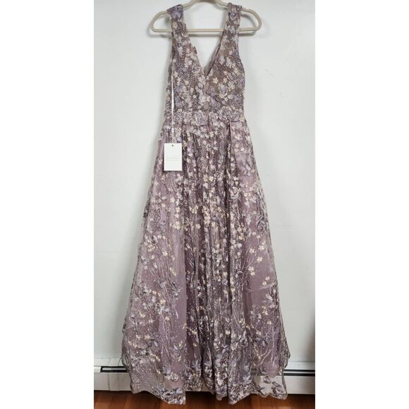 NWT Mac Duggal 20131 Floral Embroidered V-Neck Gown Dress Size 4 - Picture 6 of 9